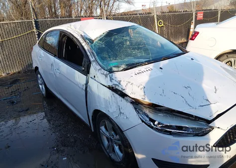 2016 Ford Focus Se z USA, uszkodzony, nr VIN 1FADP3F21GL387471